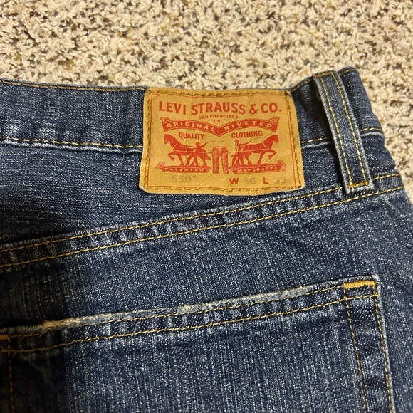 Men’s Levi 559 Jeans - Picture 2 of 2